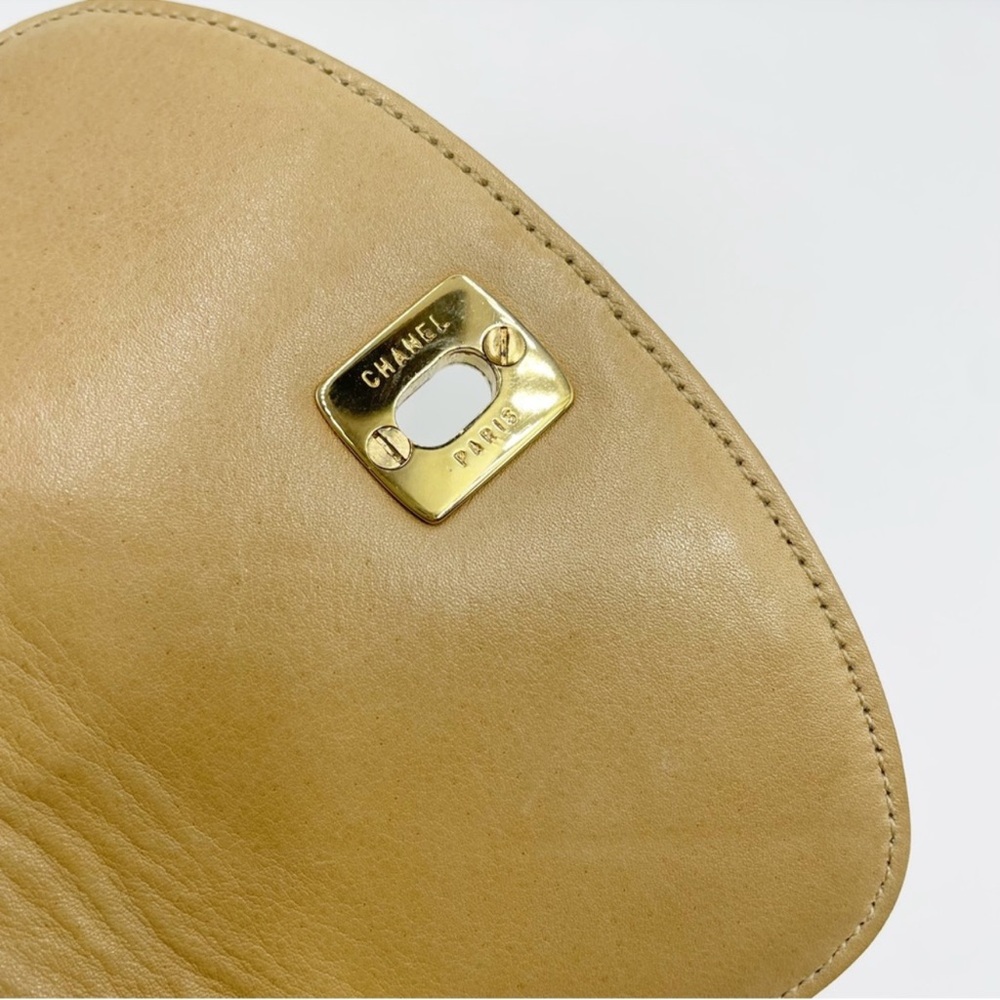 VINTAGE CHANEL CC Turn-Lock
Double Stitch Lamb Leather Waist Bag - Picture 11 of 12